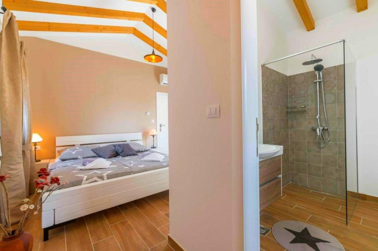 Moderne Istrische Steinvilla - 4 Sterne Mit Privatem, Beheizbaren Pool & Meerblick Kavran Экстерьер фото