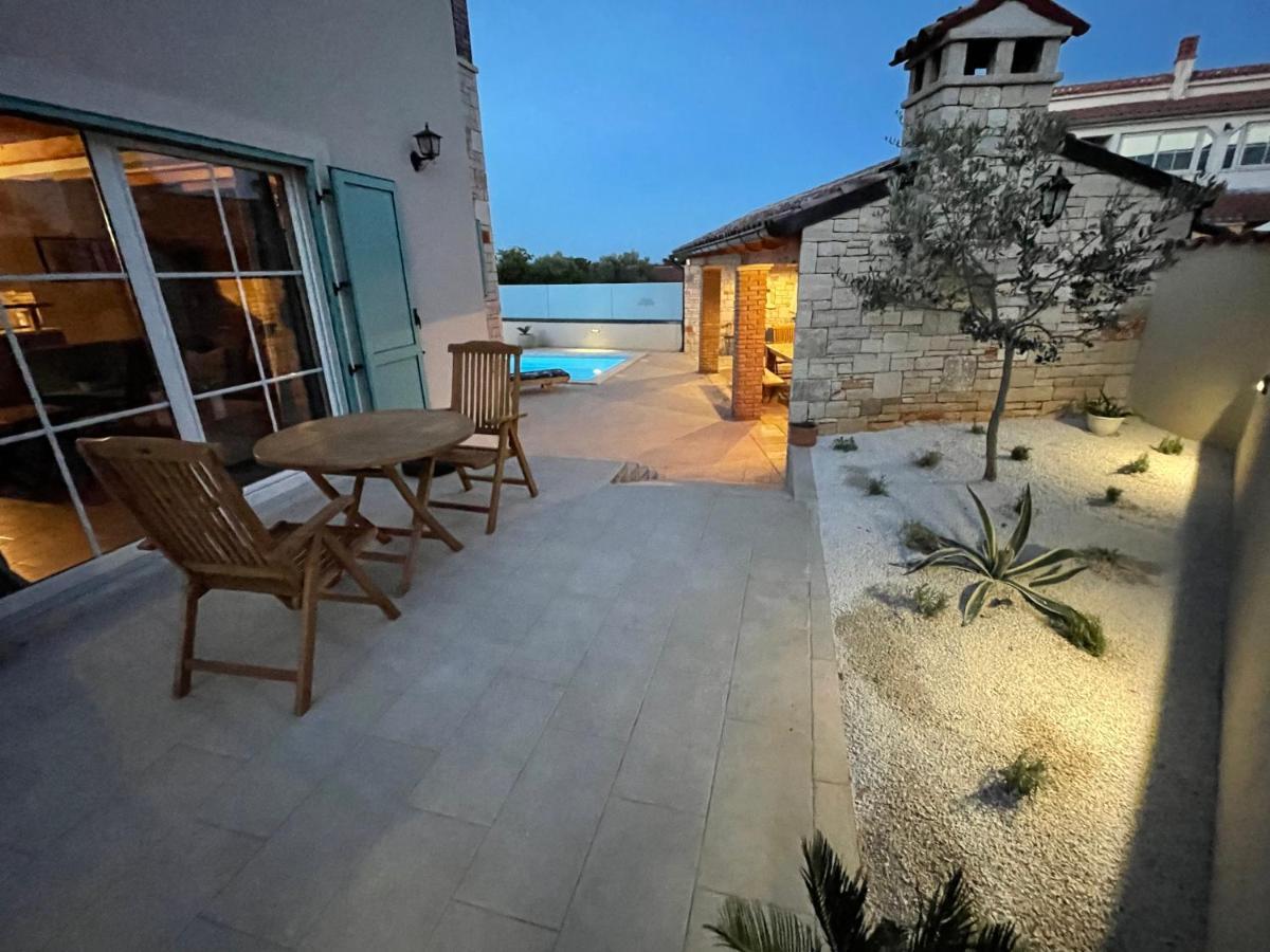 Moderne Istrische Steinvilla - 4 Sterne Mit Privatem, Beheizbaren Pool & Meerblick Kavran Экстерьер фото
